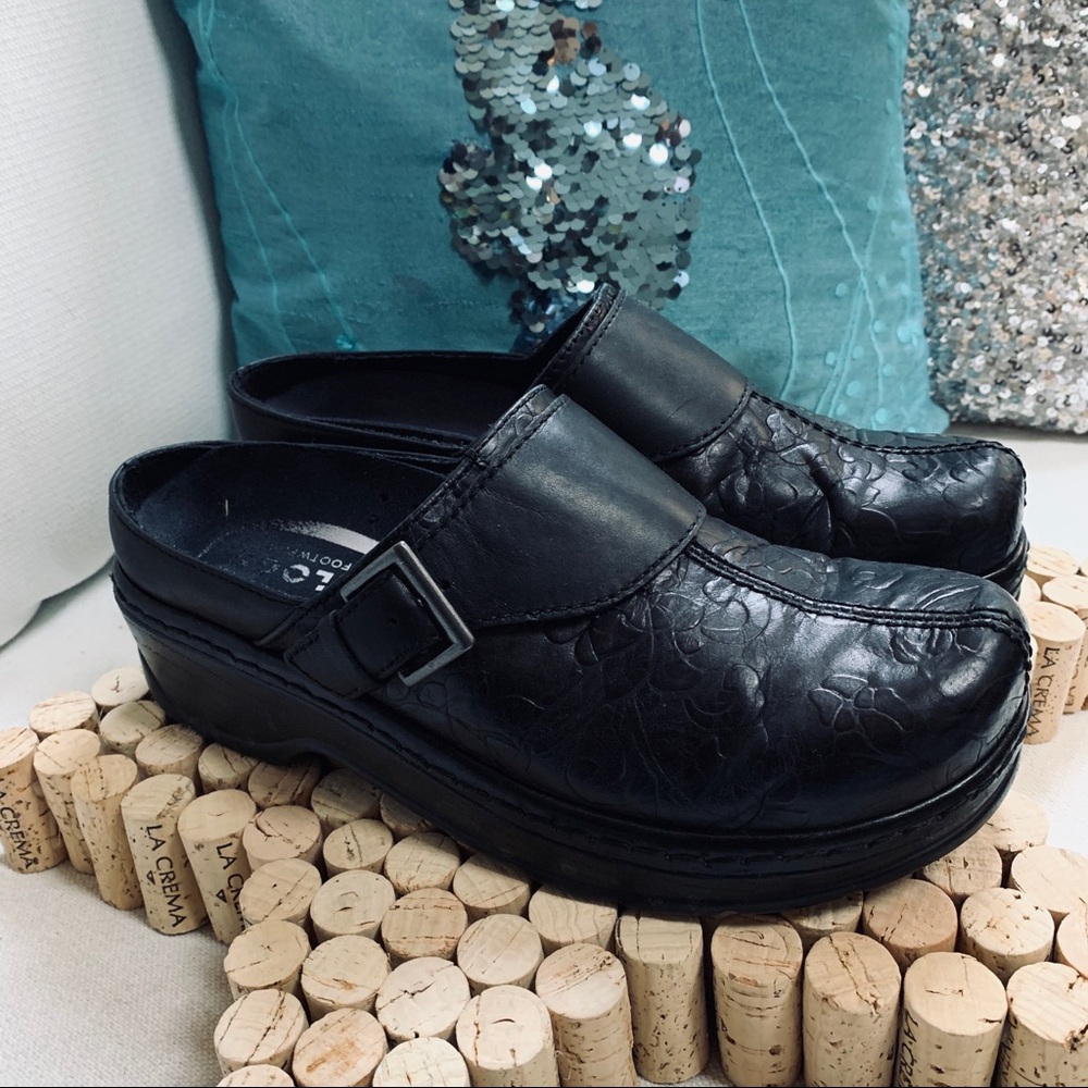 Classic Black Leather Slip-On Clogs - Picture 4 of 8